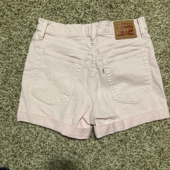Levi's Women's Wedgie Shorts Pink - Picture 3 of 3